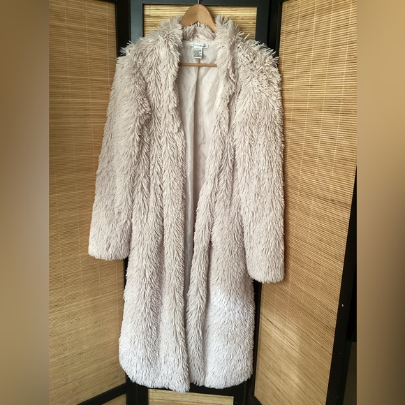 Cool Attitudes Jackets & Blazers - 💗 Faux Fur body coat Sz L pale pink EUC glam feminine
